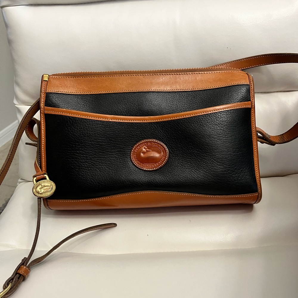 Caramel and black Dooney and Bourke leather shoulder bag. in great condition